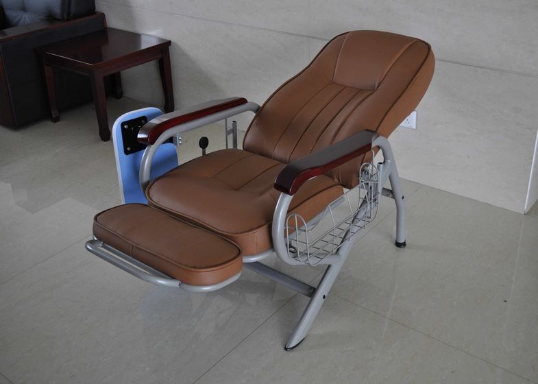 เก้าอี้โรงพยาบาลด้วยเก้าอี้หมุนด้วยโต๊ะหมุน