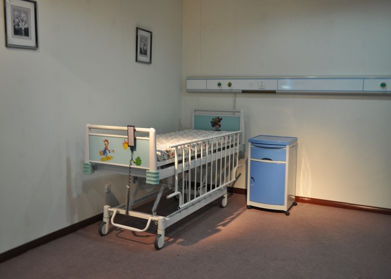 โรงพยาบาลไฟฟ้ามัลติฟังก์ชั่โรงพยาบาลกุมารเวชกับเตียงสี่มอเตอร์
